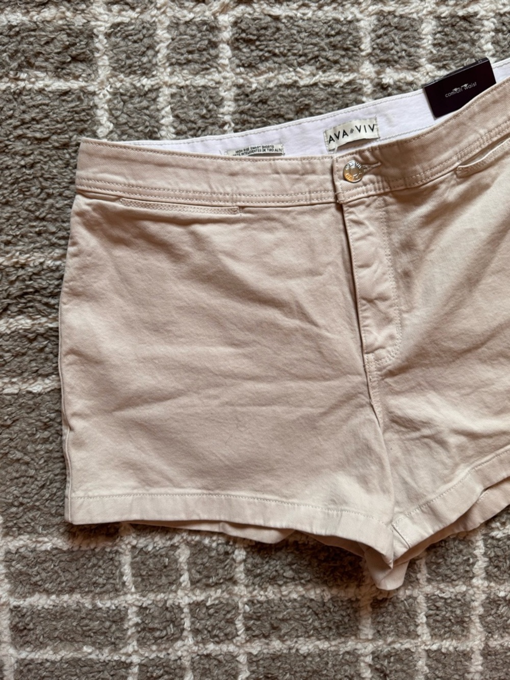 Ava & Viv Light Cream High-Waist Stretch Shorts